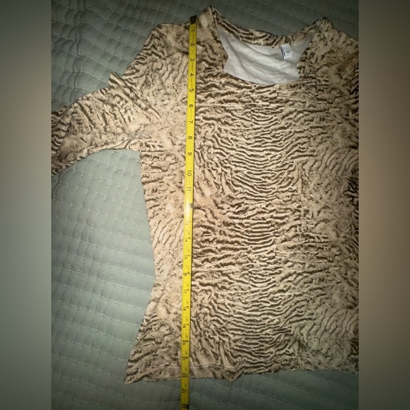 Burberry Pale Taupe Astrakhan Print Long-sleeve Brand tag missing. Size SM. EUC - Picture 5 of 16